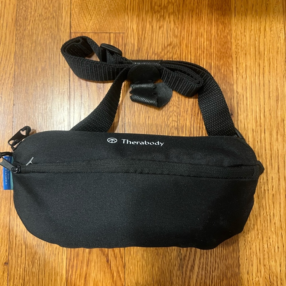 Therabody Black Belt Bag United Polaris Amenity Kit